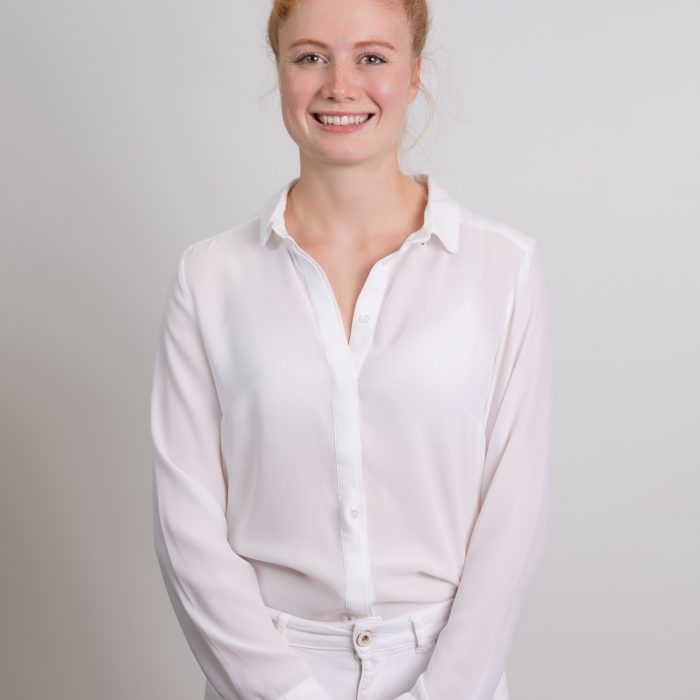 Dr. Sabine Höhl, Zahnärztin bei edel & weiss Zahnärzte – Schwerpunkte Endodontologie, Parodontologie, allgemeine Zahnmedizin, Kinderzahnmedizin und Funktion