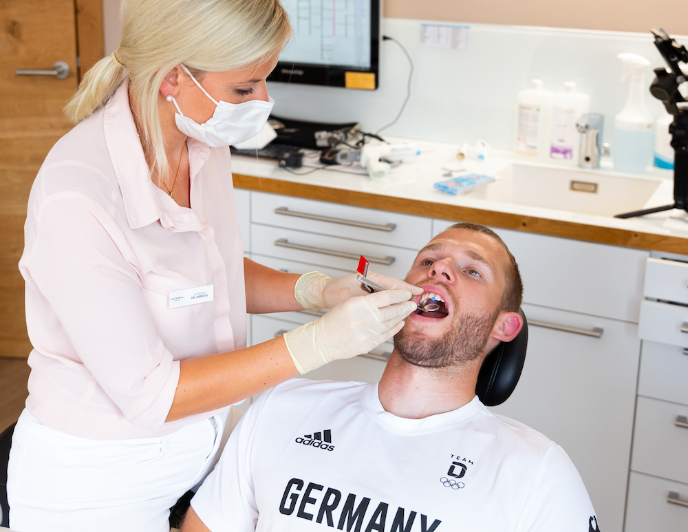 Max Lemke, Olympiasieger in Gold, bei funktionstherapeutischer zahnmedizinischer Behandlung in Nürnberg