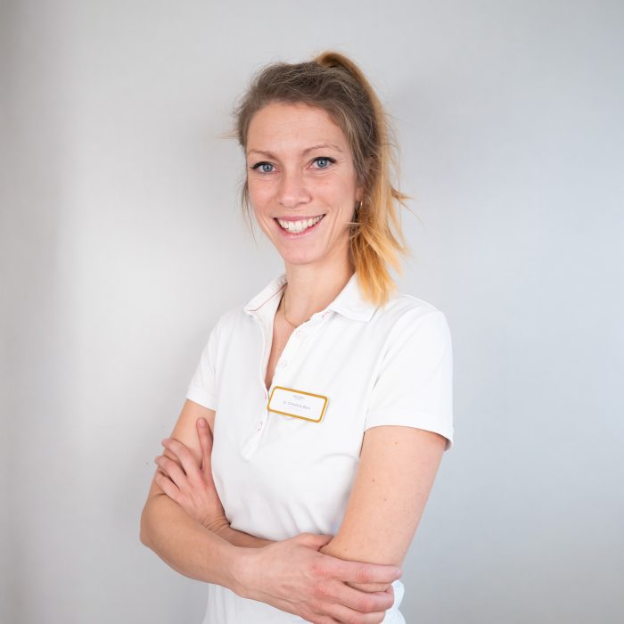 Dr. Christina Born, MSc – Kieferorthopädin für Kinder, Jugendliche und Erwachsene, spezialisiert auf moderne Aligner-Therapie und Invisalign bei edel & weiss