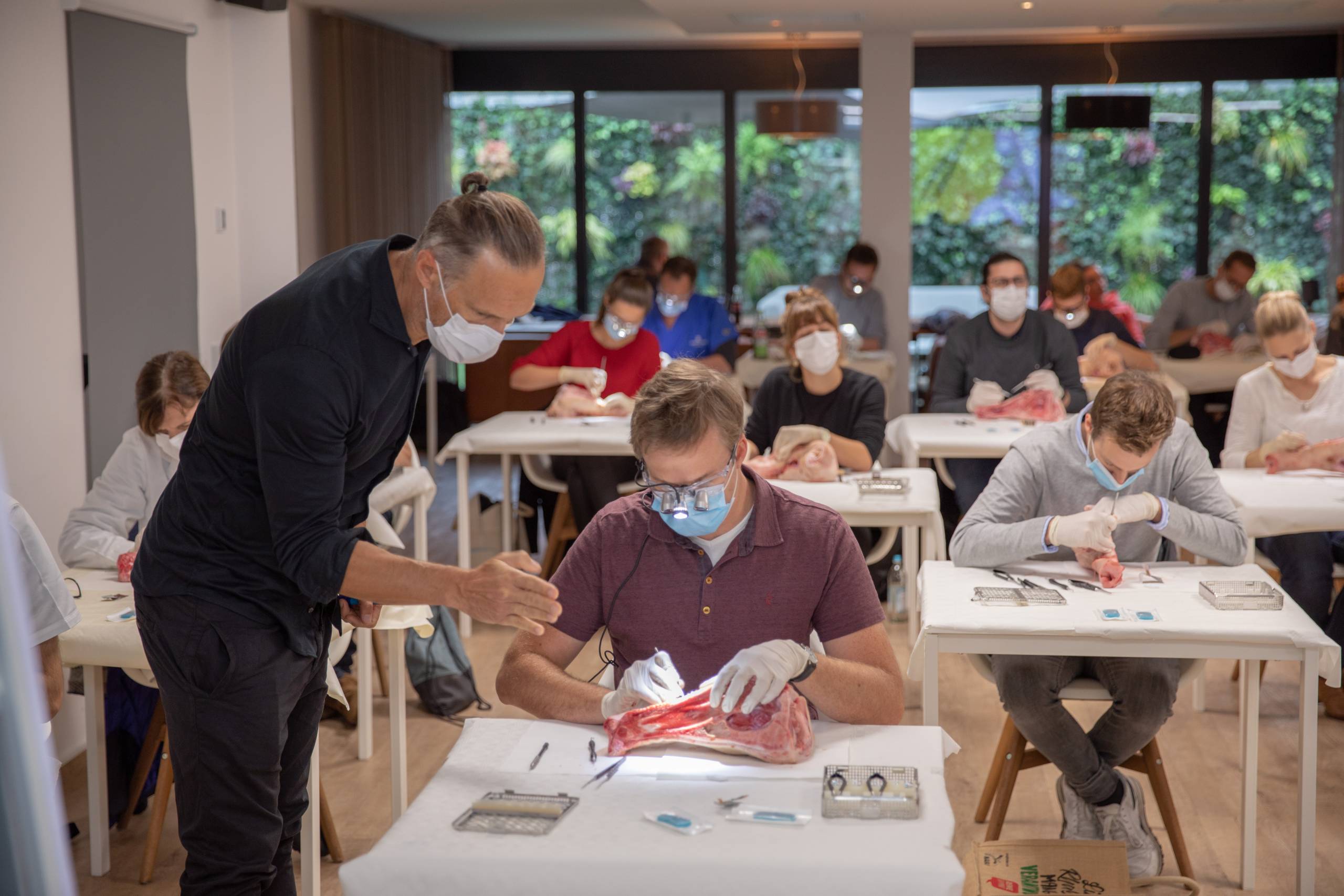 Fortbildungskurs von 2N Fortbildungen für Zahnärzte und Zahnärztinnen im Bereich moderne Zahnmedizin
